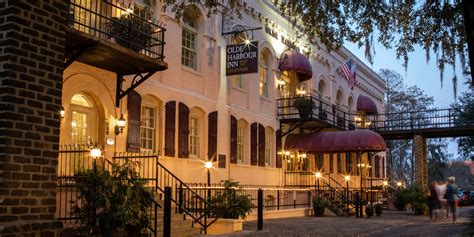 downtown savannah pet friendly hotels.